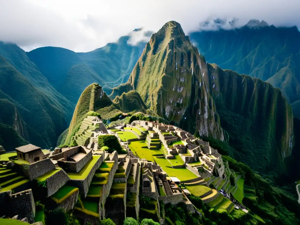 Vista aérea impresionante de Machu Picchu en los Andes